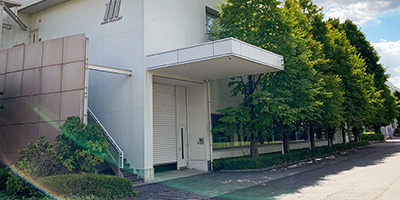 三木プーリ相模の外観（伝動機器・カップリング製品の製造を担う主要生産拠点の工場外観）